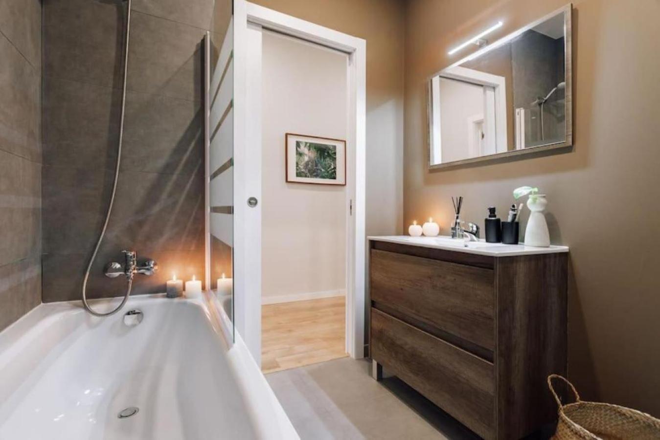 Luiza - 3 Bedroom In Eixample Dreta Barcelona
